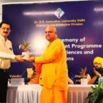 Receiving-a-gift-from-the-University-Registrar-Dr.-Nitin-Malik.jpg